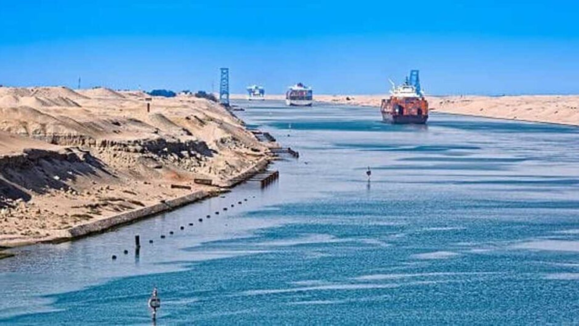 Canal de Suez : les droits de passage baissés de 15 %